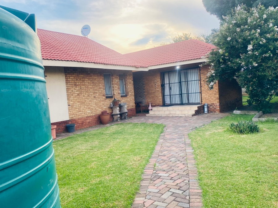 3 Bedroom Property for Sale in Roodia Free State